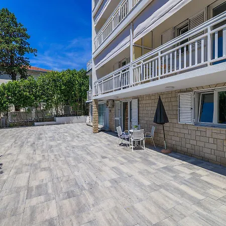 Modernes Nur 300 Meter Zum Mit Grillplatz Und Privatparkplatz *