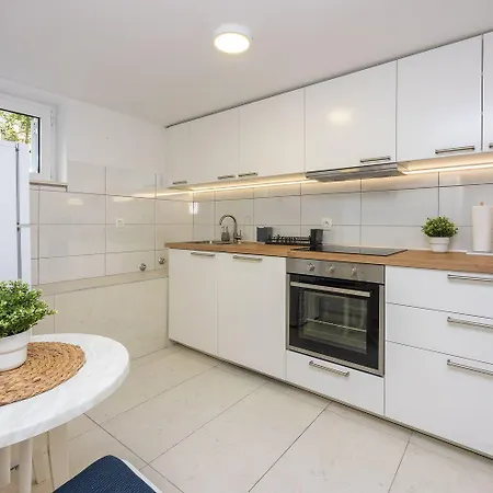Modernes Nur 300 Meter Zum Mit Grillplatz Und Privatparkplatz Apartment
