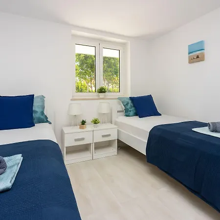 Modernes Nur 300 Meter Zum Mit Grillplatz Und Privatparkplatz * Dramalj