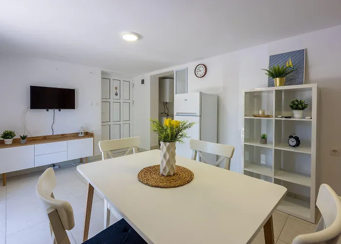 Modernes Nur 300 Meter Zum Mit Grillplatz Und Privatparkplatz *