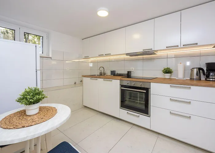 Modernes Nur 300 Meter Zum Mit Grillplatz Und Privatparkplatz Apartment