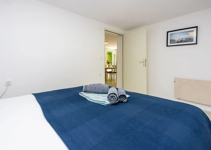 Modernes Nur 300 Meter Zum Mit Grillplatz Und Privatparkplatz *