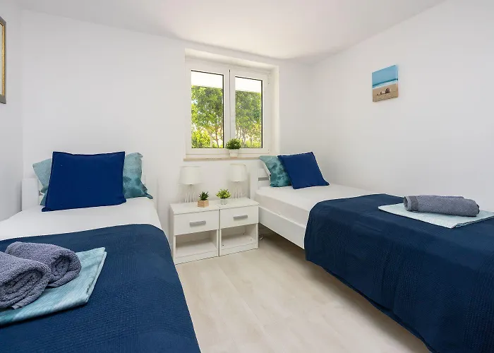 Modernes Nur 300 Meter Zum Mit Grillplatz Und Privatparkplatz * Dramalj