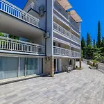 Modernes Nur 300 Meter Zum Mit Grillplatz Und Privatparkplatz Dramalj