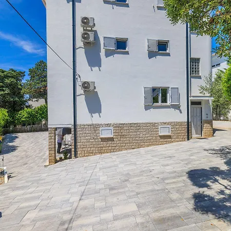 Modernes Nur 300 Meter Zum Mit Grillplatz Und Privatparkplatz Apartment