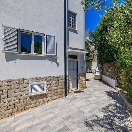 Modernes Nur 300 Meter Zum Mit Grillplatz Und Privatparkplatz Apartment Dramalj